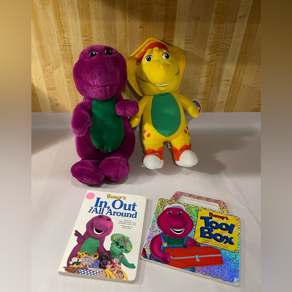 1992 BARNEY Purple Dinosaur and friend book